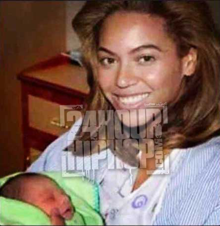 Beyonce Baby Blue on Photo Of Beyonce Holding Baby Blue Ivy Carter Surface Beyonce Baby