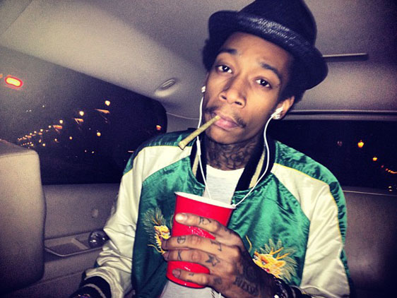 wiz-khalifa-smoking-weed-2012-6818