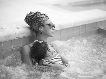 Beyonce and Blue in Jacuzzi